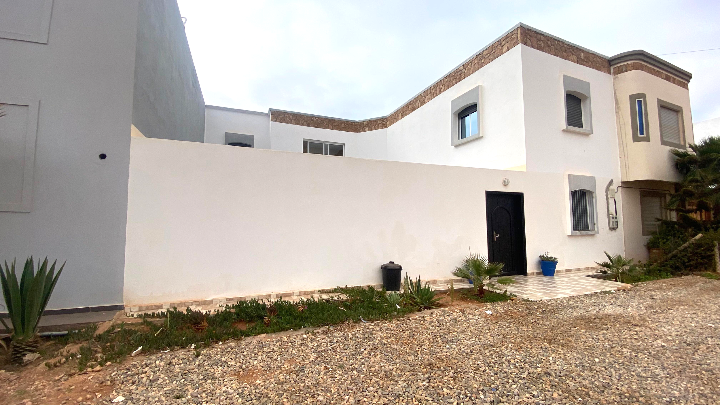 villa outside.png