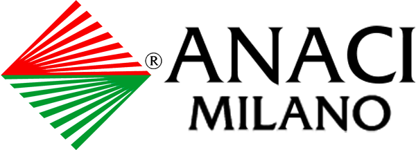 Logo con un rombo inclinato diviso diagonalmente tra rosso in alto e verde in basso, con il testo 'Siamo pronti per la prossima tappa' a destra.