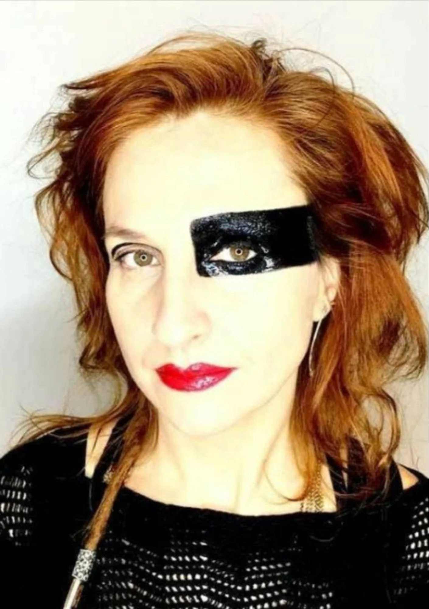 Ícone de uma pessoa em um fundo preto, representando um perfil de usuário