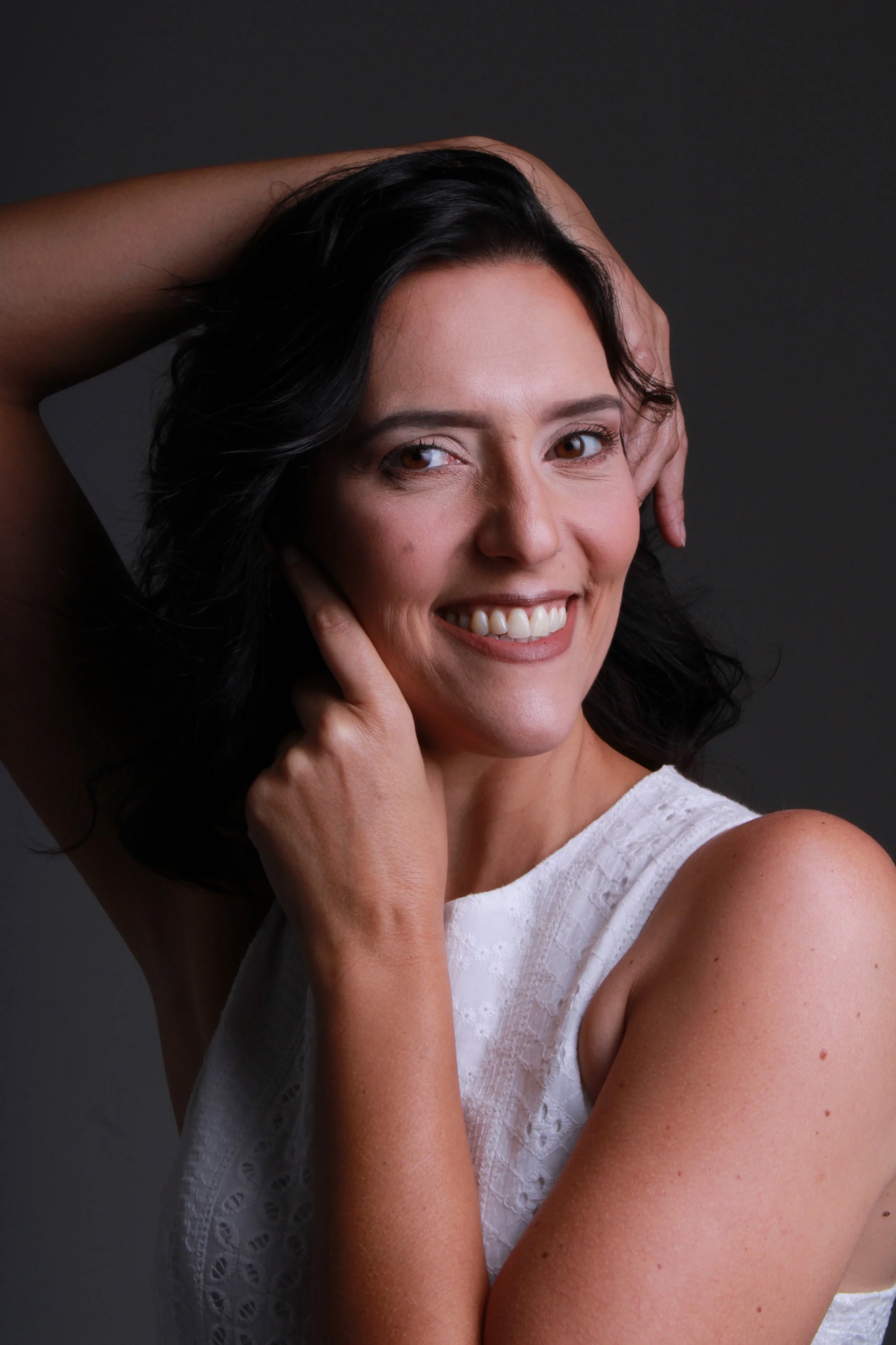 Ícone de usuário padrão com fundo preto.