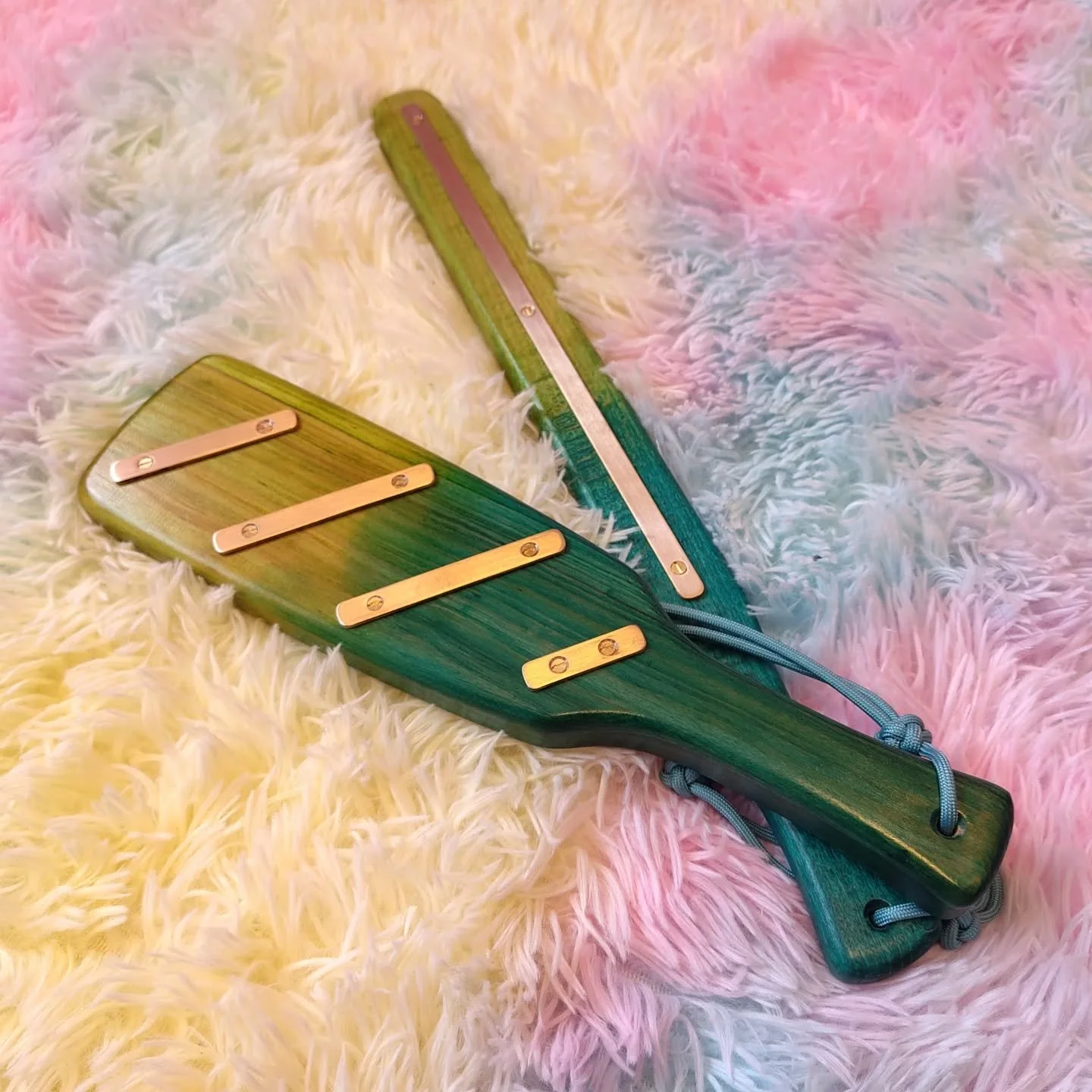 Custom is where it's at...

Custom idea ✅
Custom colour scheme ✅
Custom brass strips ✅
Custom cord colour ✅

Everything we sell is handmade by us, so you can have it exactly how you want it..

#handmade #kink #impacttoys #impactplay