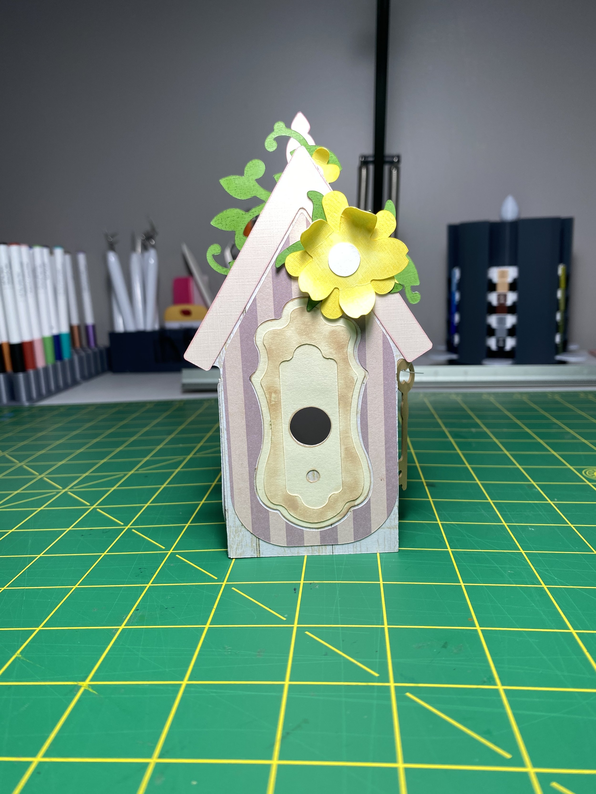 Happy Mother's Day Birdhouse Card - Paper