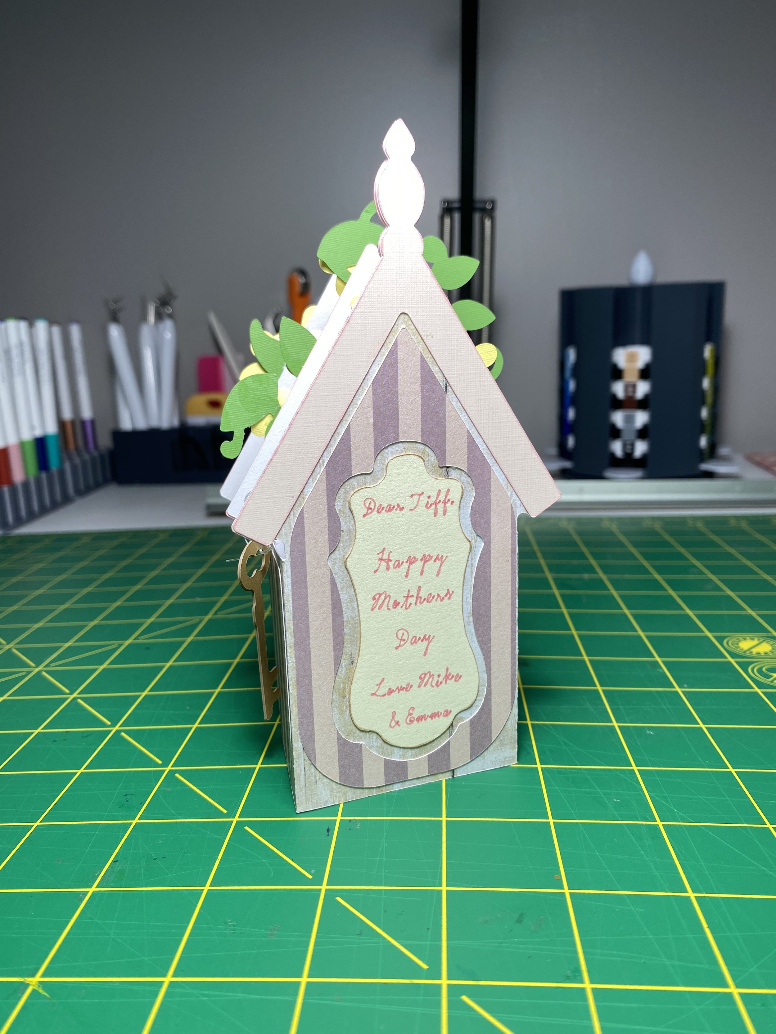 Happy Mother's Day Birdhouse Card - Paper