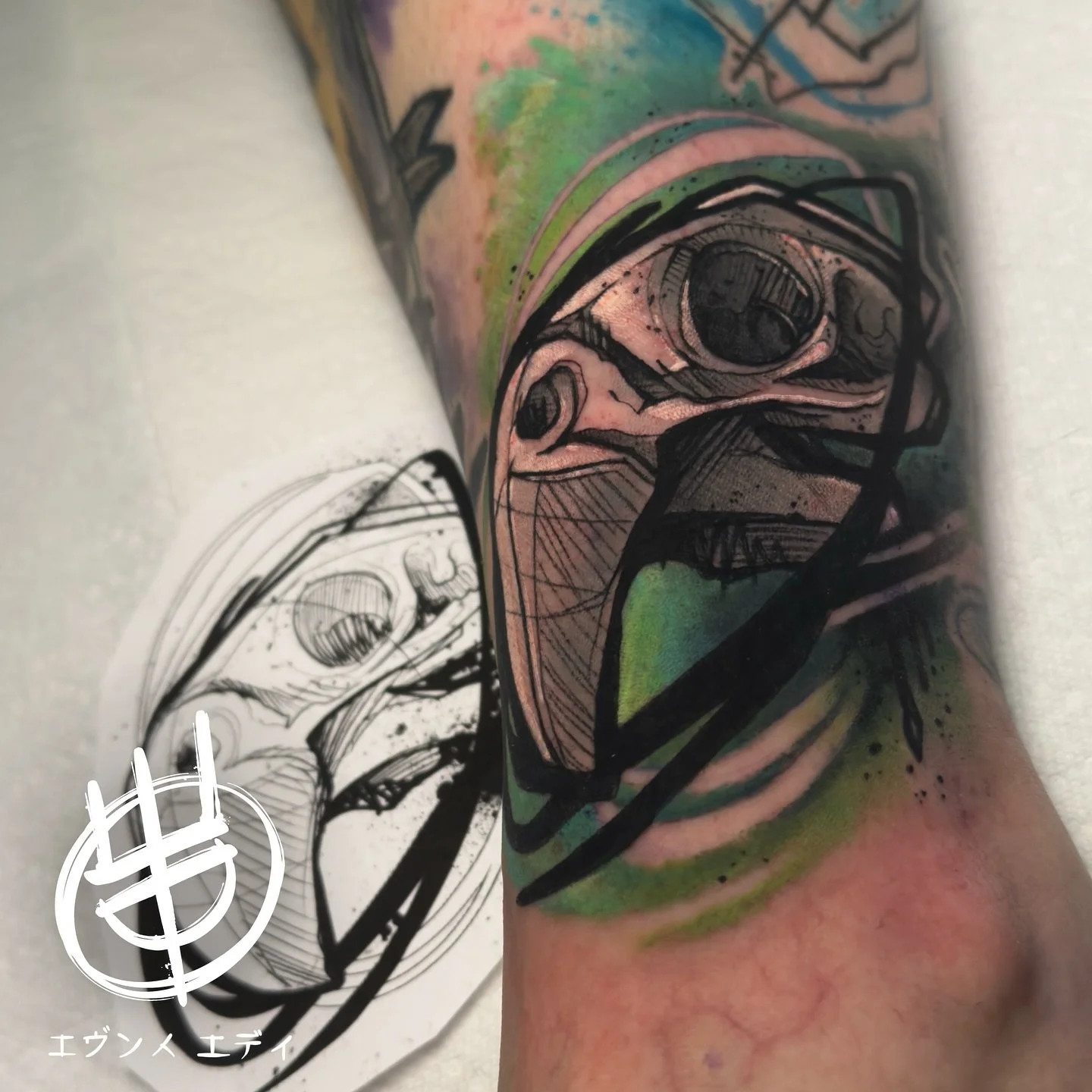 Super fun #parrot #skull I did a couple of of weeks ago 🫶🏻 Thanks Tali⚡️⚡️⚡️Made with love and @starbritecolors @purklenz @hustlebutterdeluxe @tommyssupplies @ajconly_official  #starbritecolors #colortattoo #geektattoo #ink #inked  #otaku #tattooed