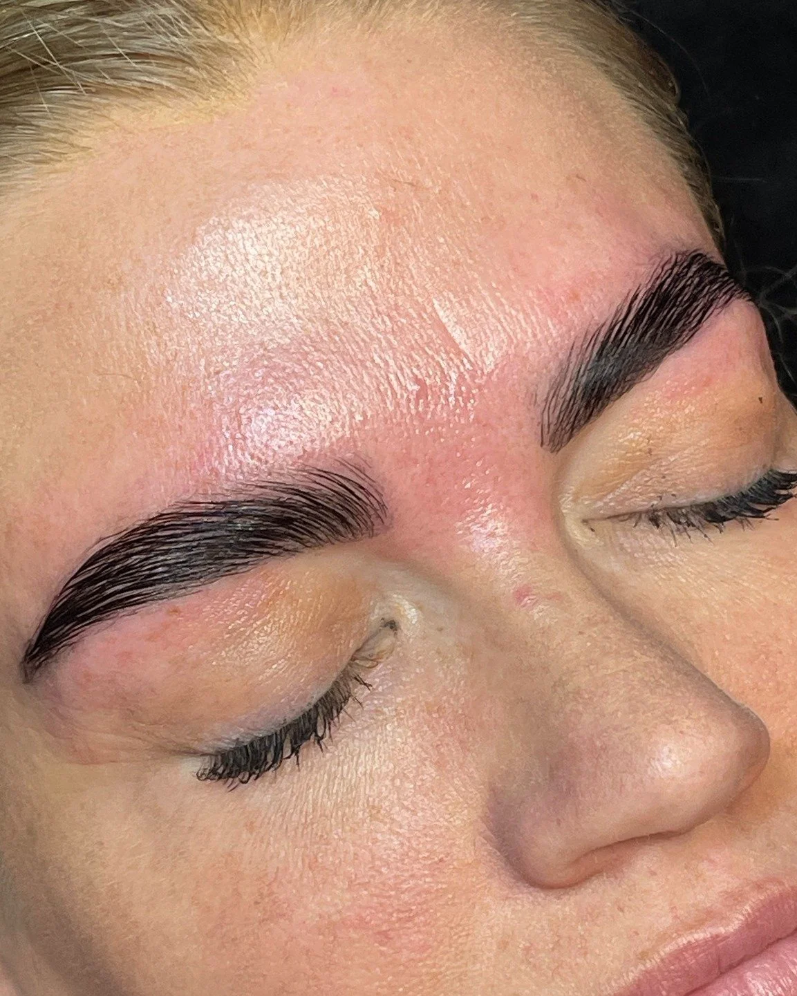 Bold brows for a beautiful babe! She likes her brows like my grandpa likes his coffee - smooth &amp; almost black.

Brow lamination, wax &amp; tint appointments are available as a travel to you service, and in salon with me! Book your brow party toda