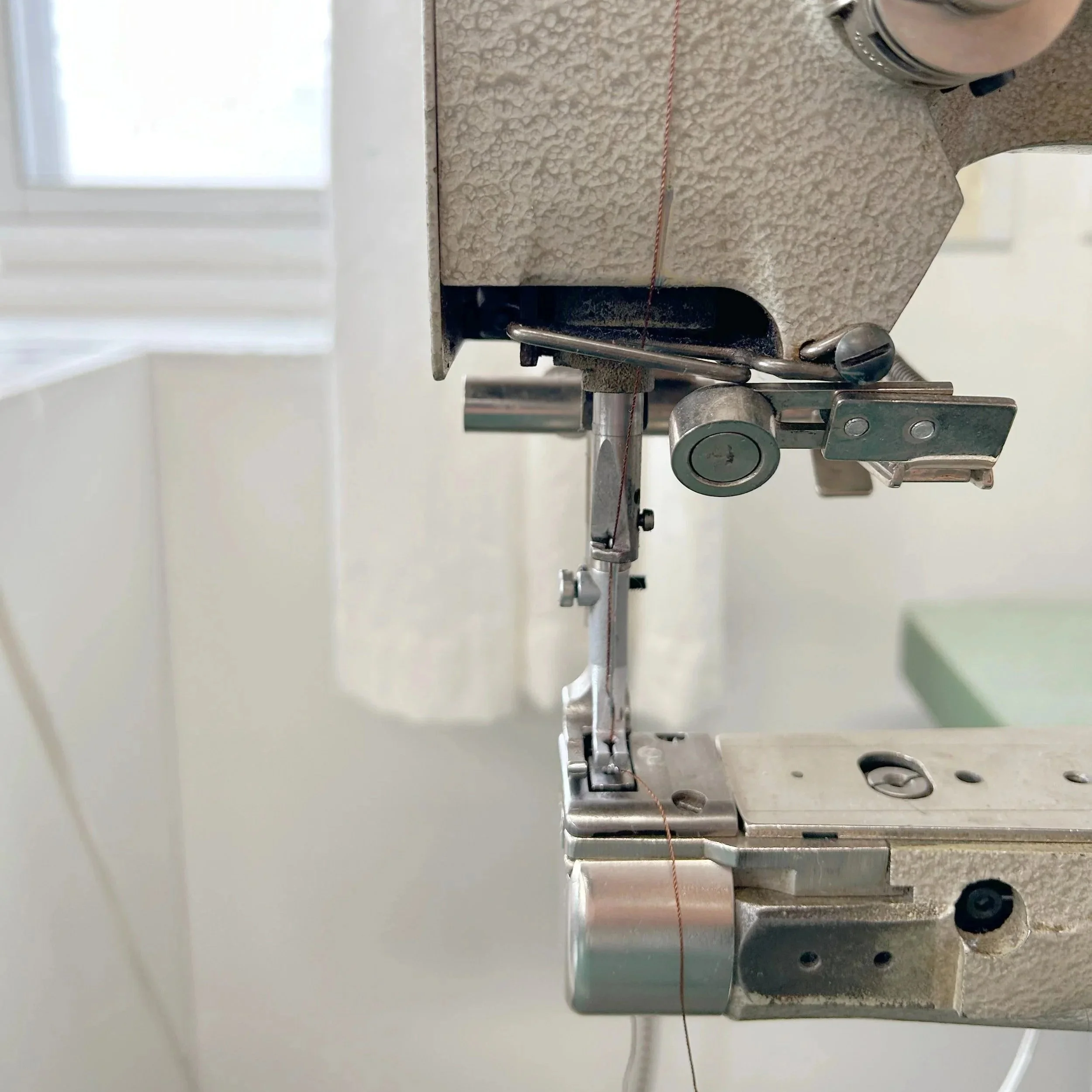 apprendre à coudre le cuir en atelier a Montréal