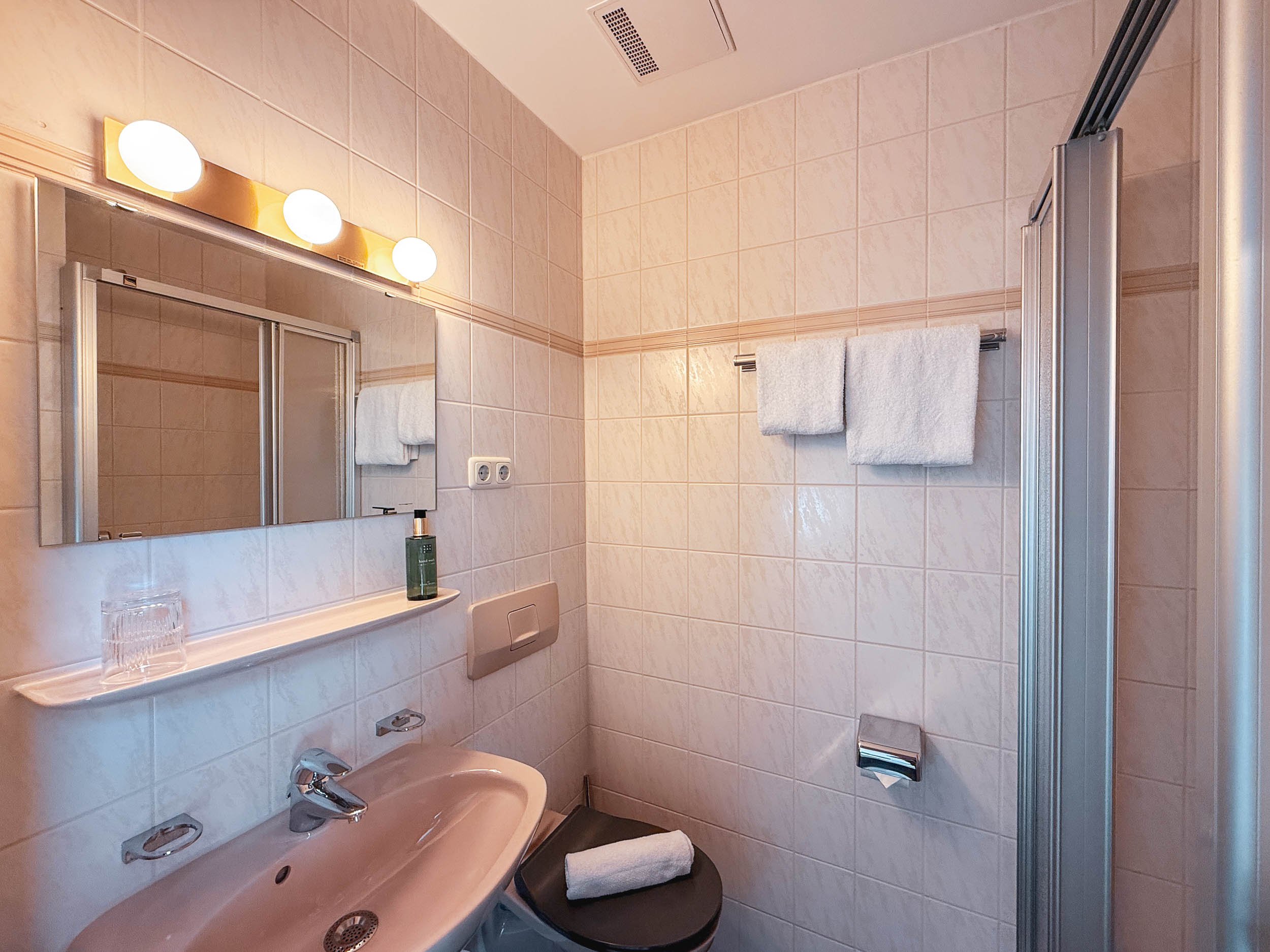Comfort Einzelzimmer Villa Dora--12.jpg