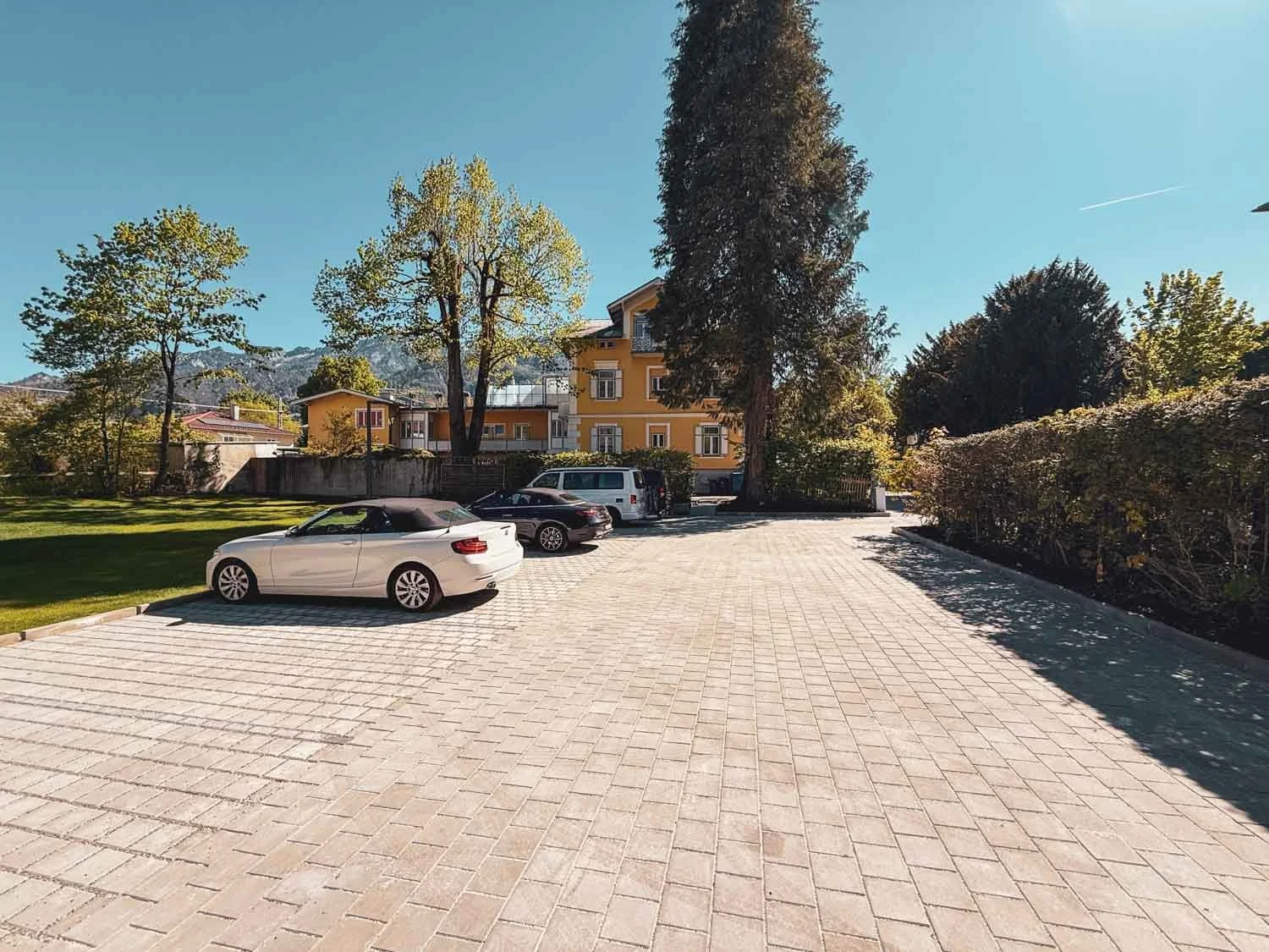 Villa Dora Parkplatz--1500-2.jpg