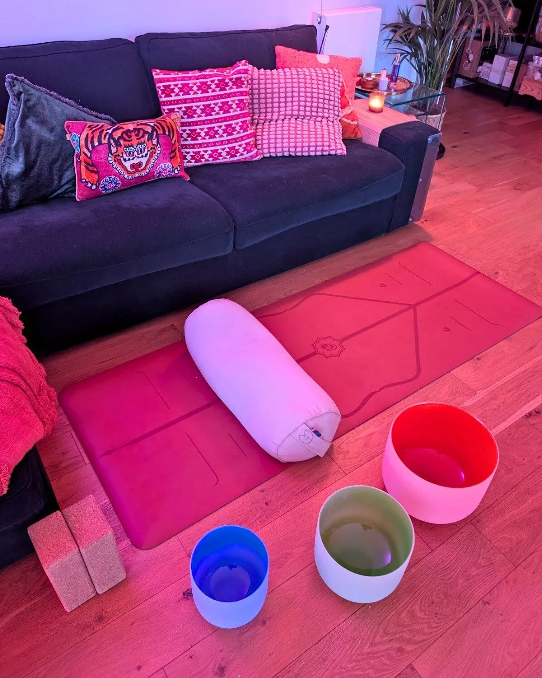 🥣 Sound journey update: this is becoming a full-blown passion project! 

My first 7-chakra crystal bowl set arrived, and I'm absolutely vibrating with excitement (this pun will never get old). What started with extremely low expectations has turned 