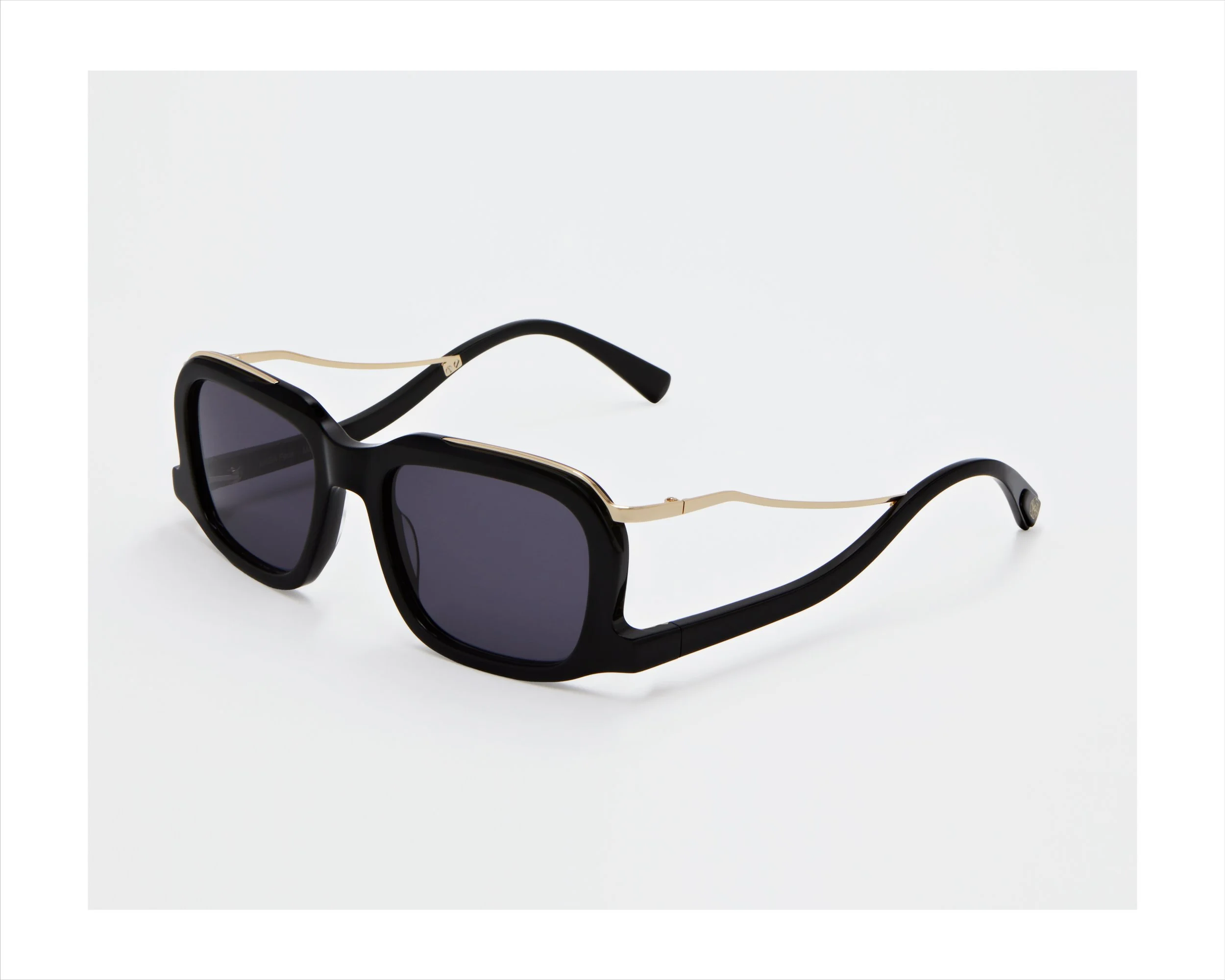 GINO-NOIR-SOL-3-4-0611 copie.jpg