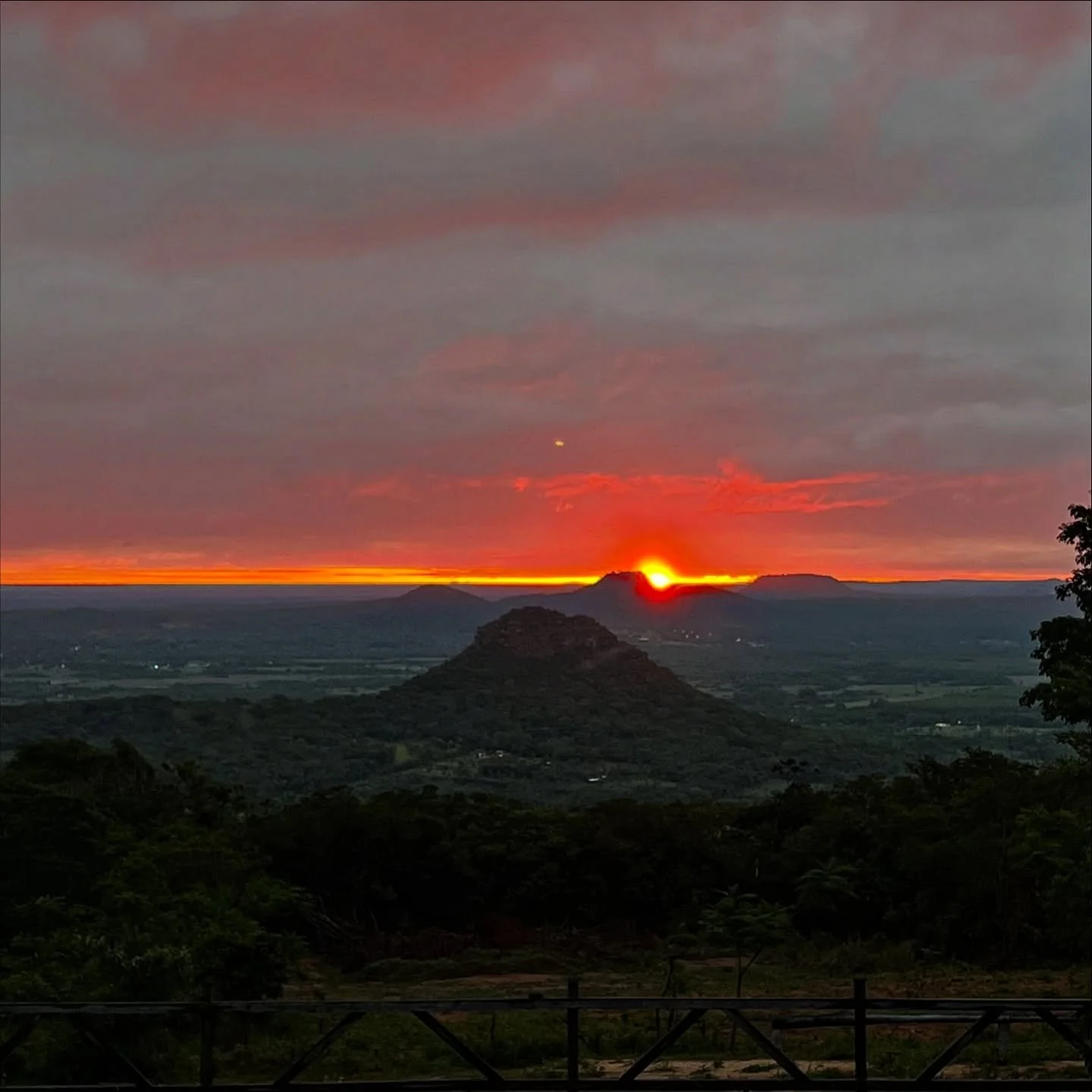 El lugar 🧡

Cada puesta del sol tiene su magia 29/10 

&iquest;Venis a disfrutar?