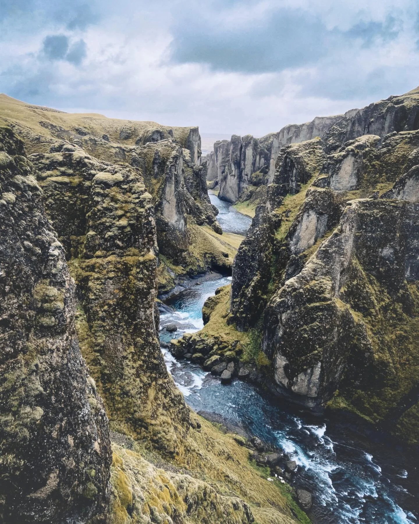 Took the scenic route 🌿🧭

Fja&eth;r&aacute;rglj&uacute;fur is part ancient whisper, part Wes Anderson wide shot - mossy cliffs, quiet drama, and the kind of green that makes you believe in fairytales again. 

#OldSportTravel #iceland #icelandtravel