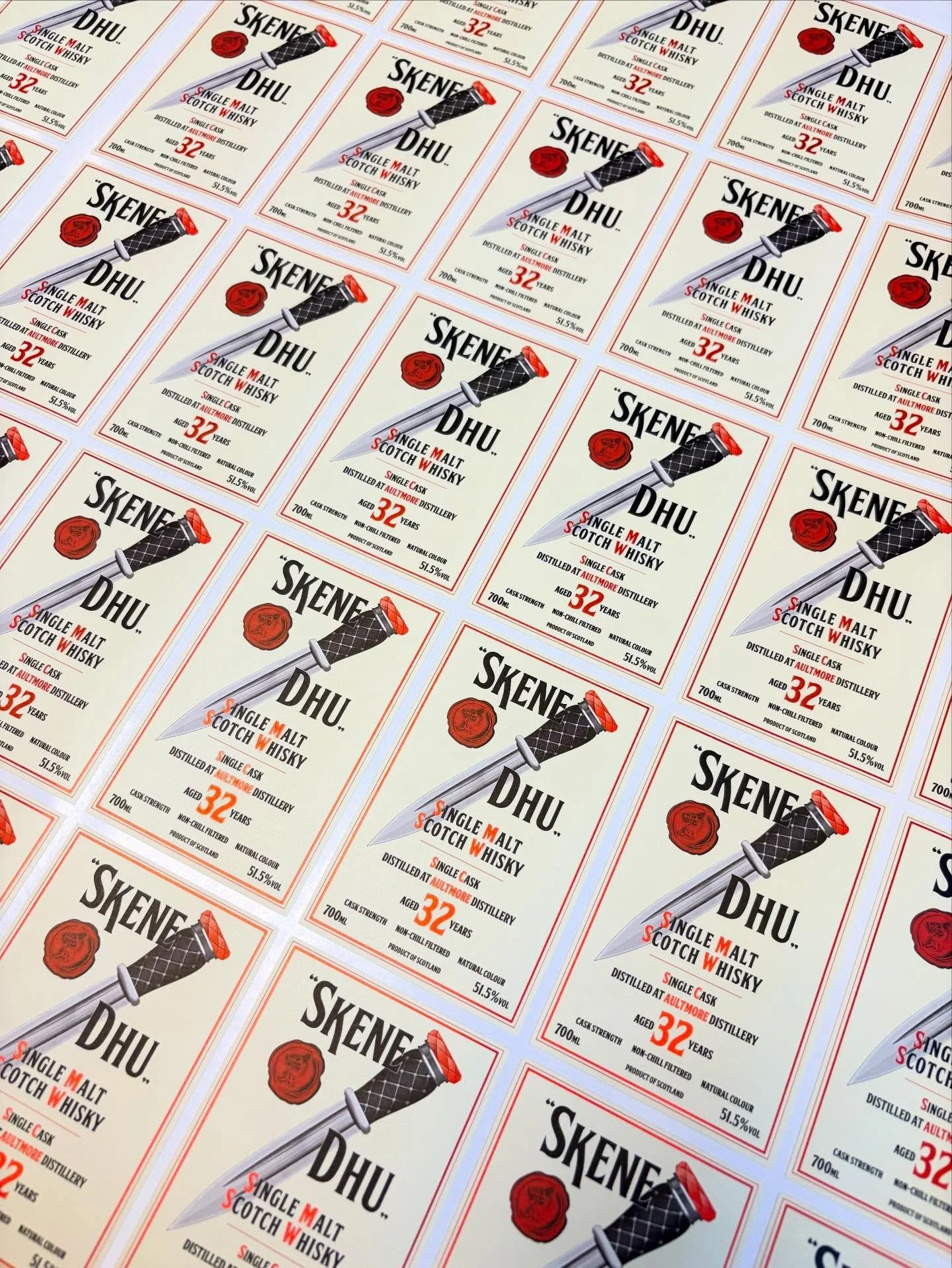 Always enjoy printing Skene Dhu Whisky labels, the pop of metallic red adds such a nice touch 👌🏼🥃@skenedhuwhisky.1905 

#labelprinting #whiskylabel #whiskylabelprinting