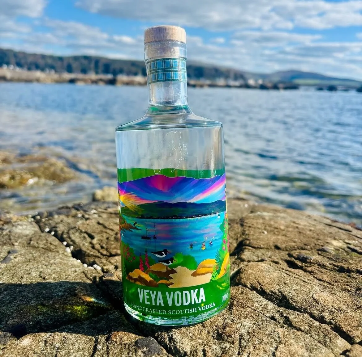 Isle of Cumbrae Distillers Veya Vodka. The first vodka made on the Isle of Cumbrae 🩷💚

These bottles are definitely one of my favourites. The whole collection is absolutely stunning!

The labels are printed on clear vinyl using the sandwich print m