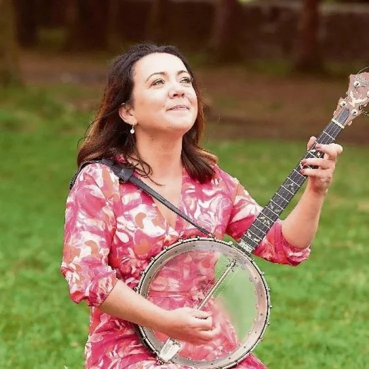 Angelina Carberry, Banjo