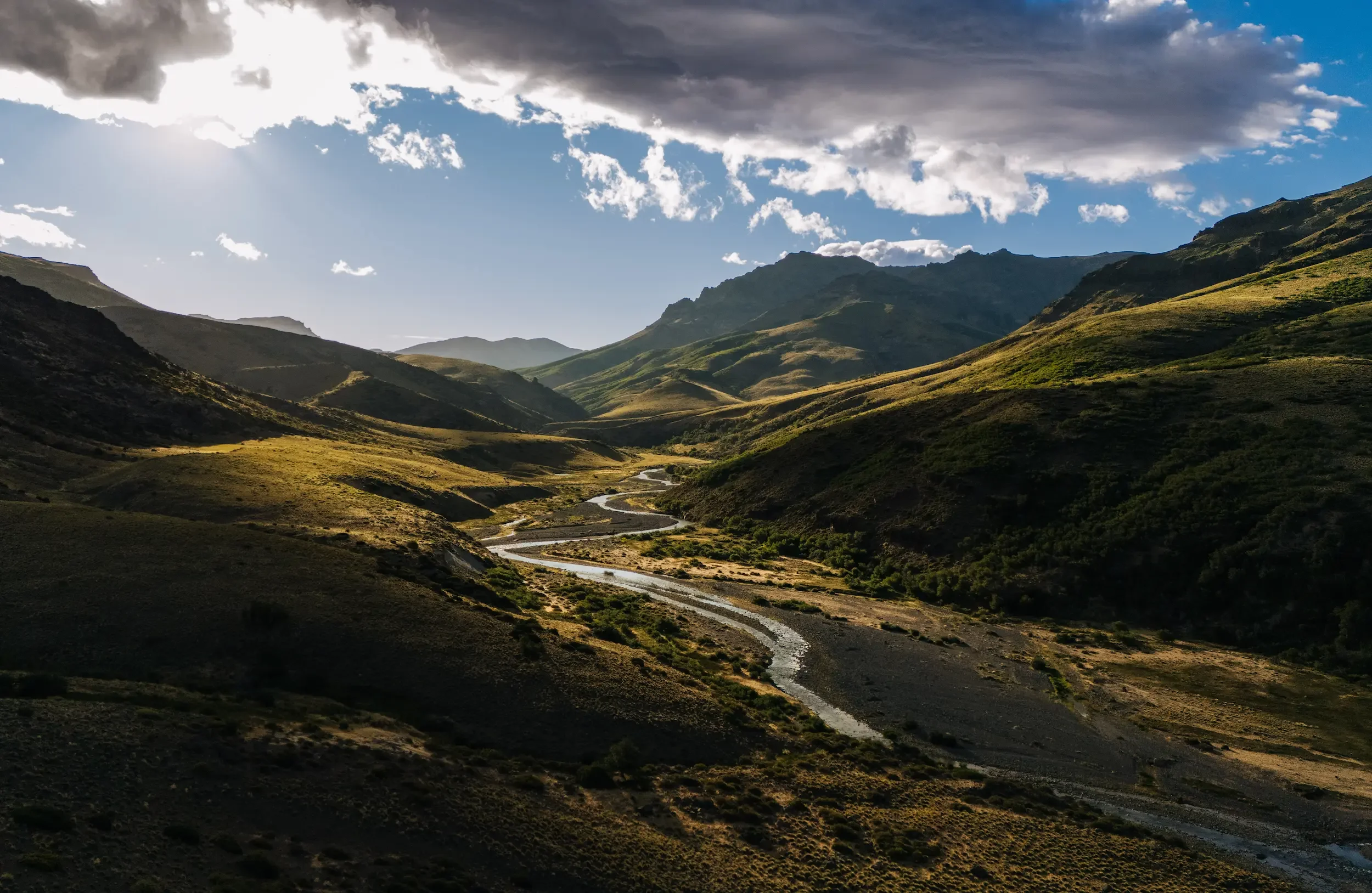 Picunleo River winding through the high valleys of Estancia Ranquilco in northern Patagonia, Argentina