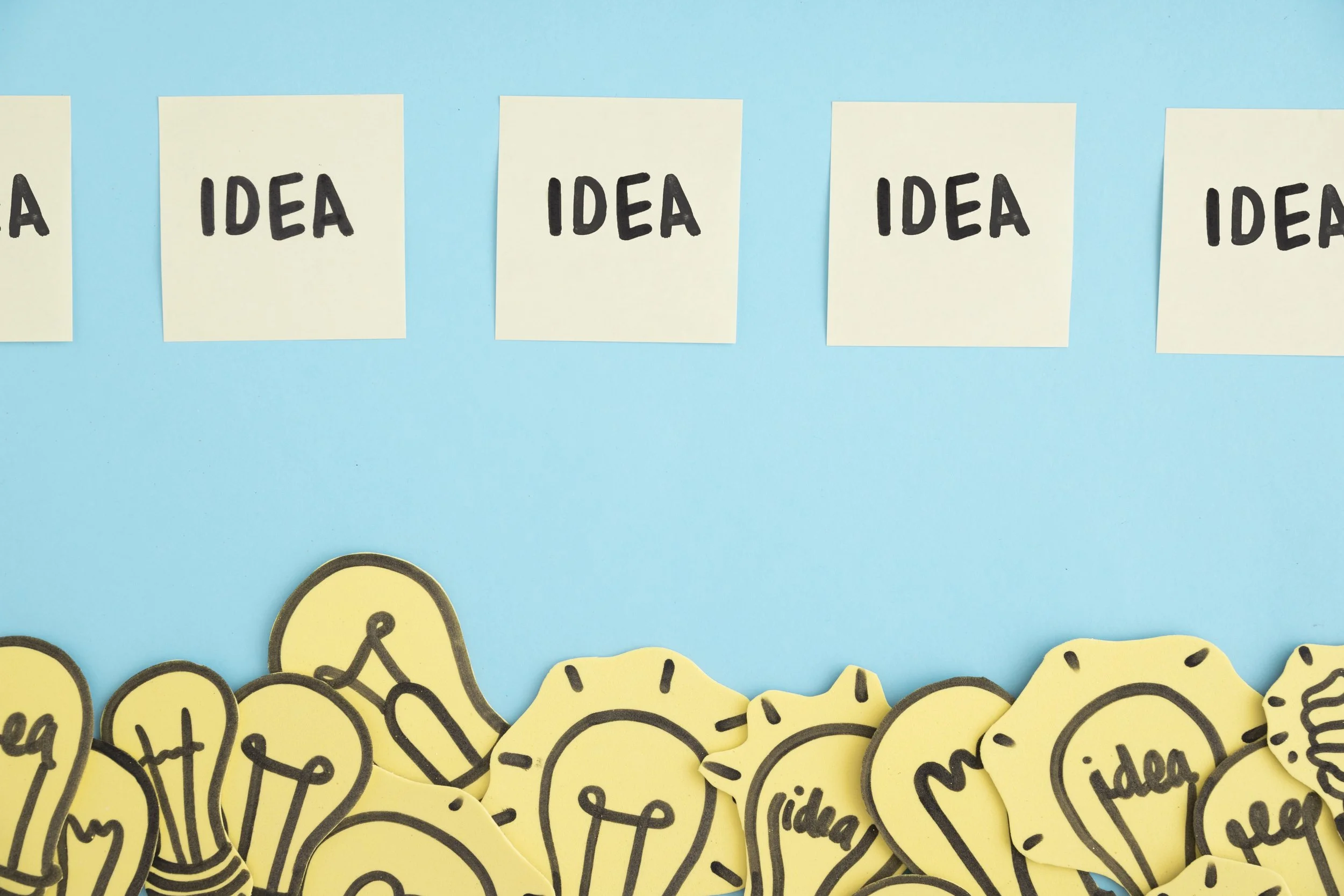 row-idea-adhesive-notes-border-many-light-bulbs-against-blue-background.jpg