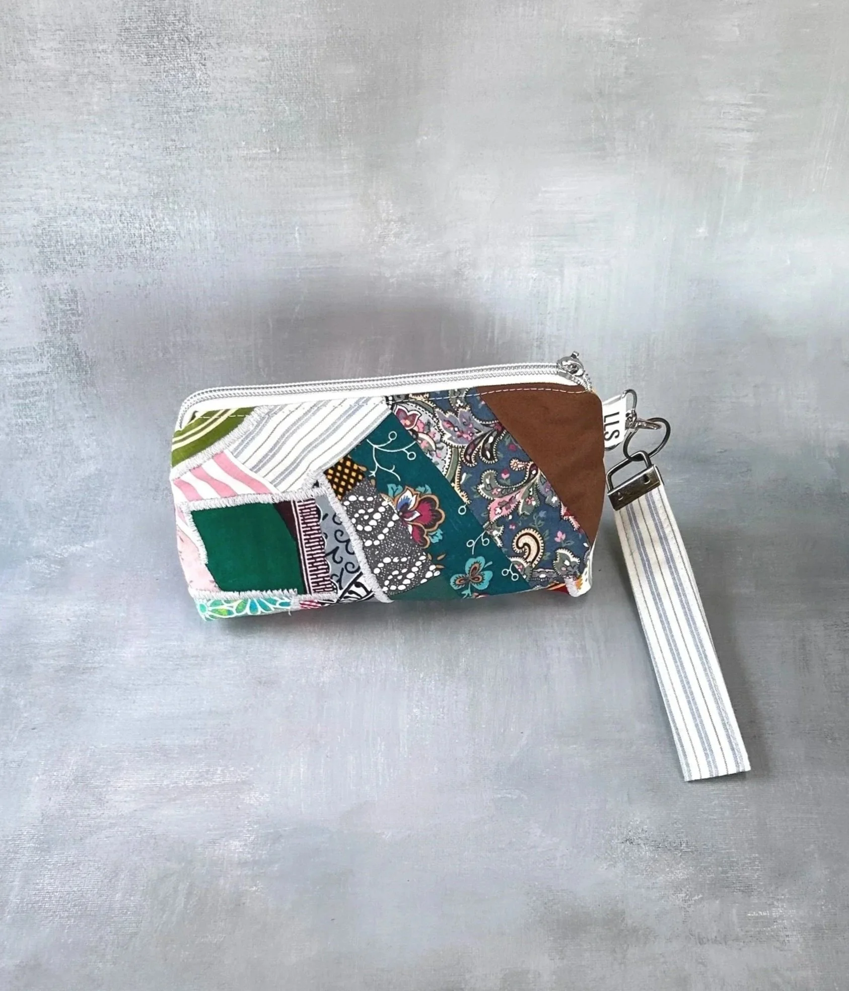 Scrap fabric zipper pouch