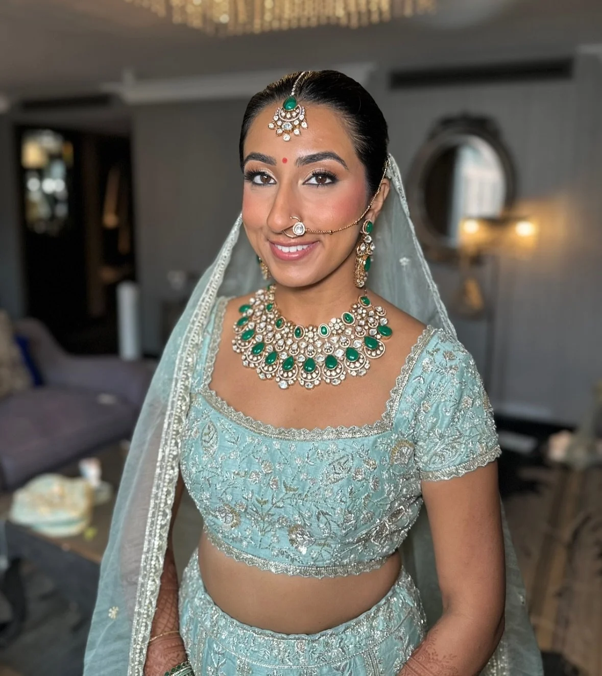 ADITI 💚
We started the morning with a snatched bun and delicate flowers to compliment her dreamy dusty green outfit - a refreshing twist on tradition 💫
For her reception Aditi opted for glam a half up Hollywood wave, styled with all her natural h