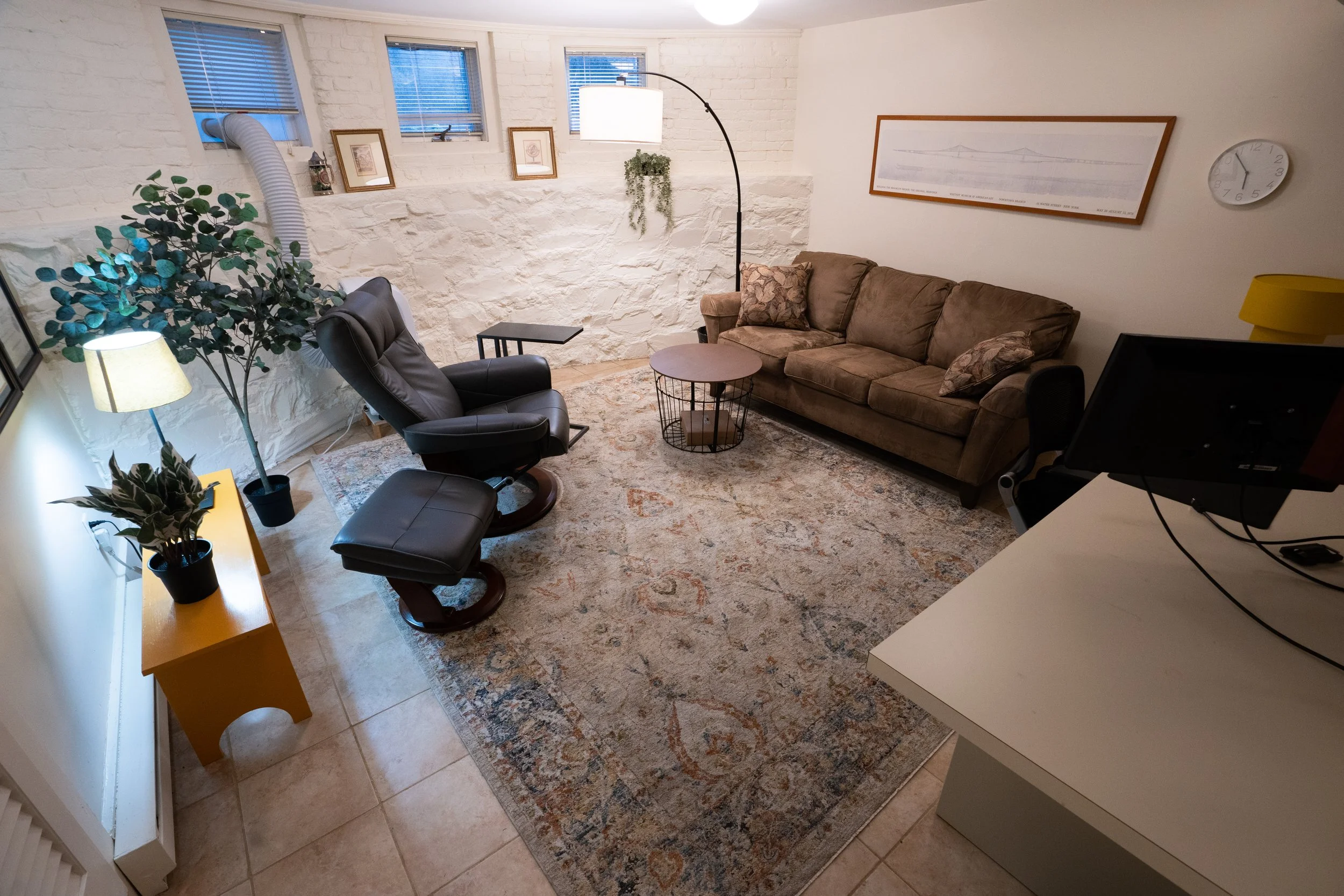 Private consultation room at Mosaic Counseling Center in Cambridge, MAfor faith-based pornography addiction recovery and story-centered therapy.