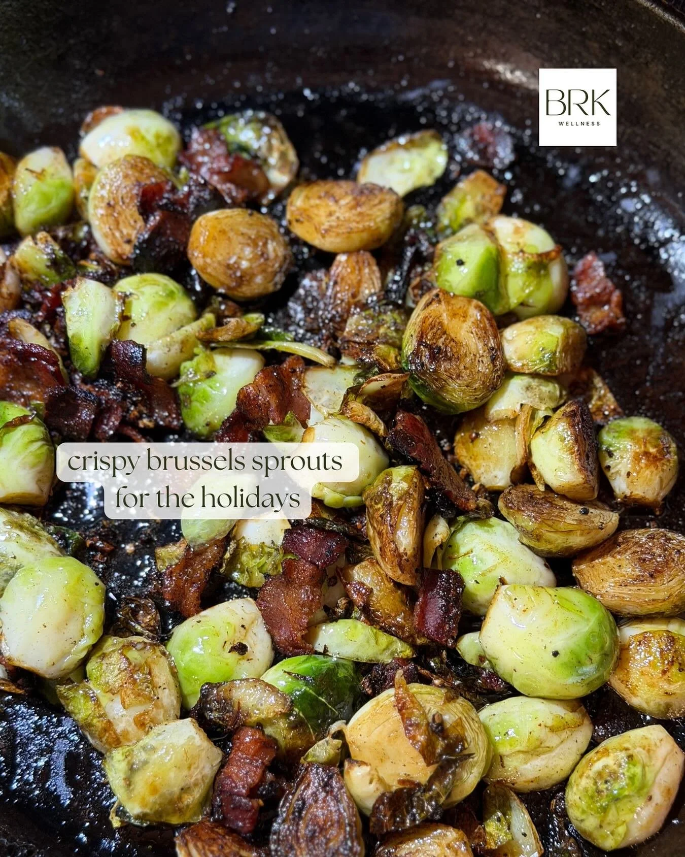 ✨Holiday Brussels Sprouts - one pan AND bacon? 🙋🏻&zwj;♀️🙋🏻&zwj;♀️ 
🥓 You&rsquo;ll need:
 &ndash; 4-5 cups Brussels sprouts, halved &ndash; 5 slices bacon, chopped &ndash; Drizzle of balsamic &ndash; Salt + cracked pepper to taste 

🔥 How to:
 1