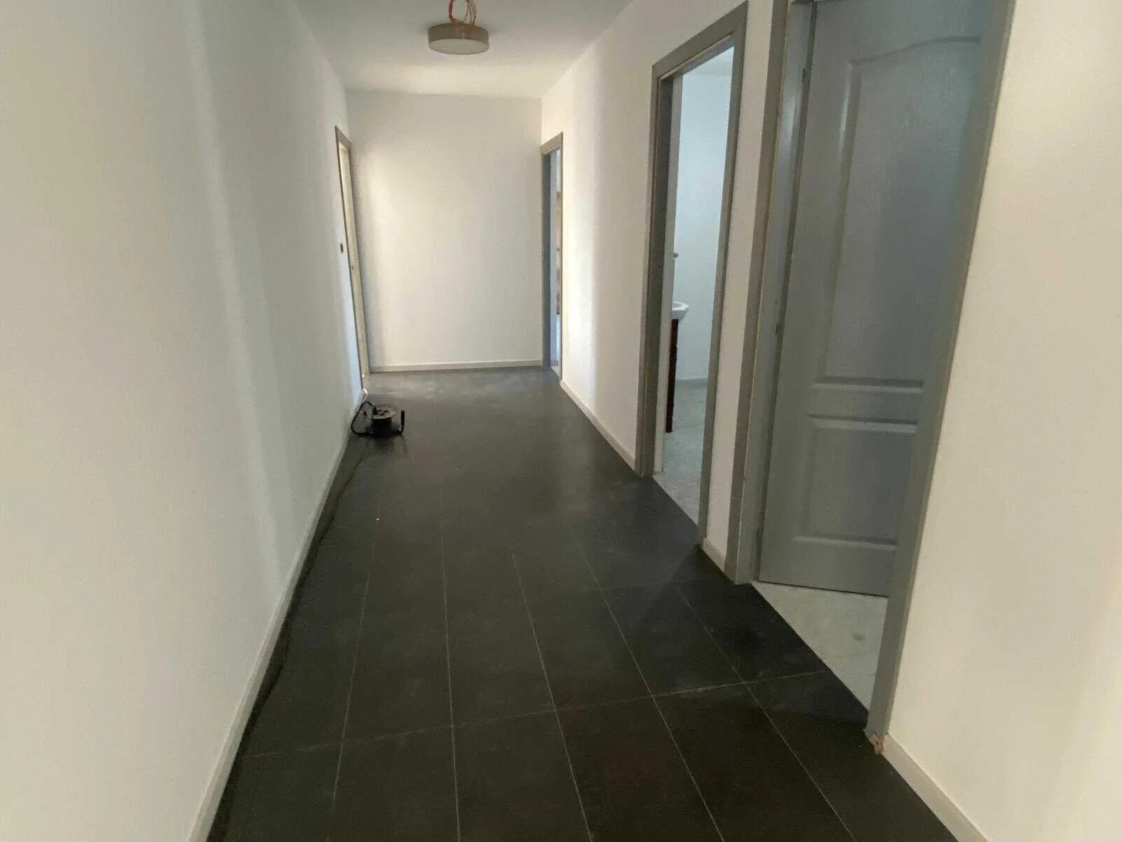 negru voda constructie hol.jpg