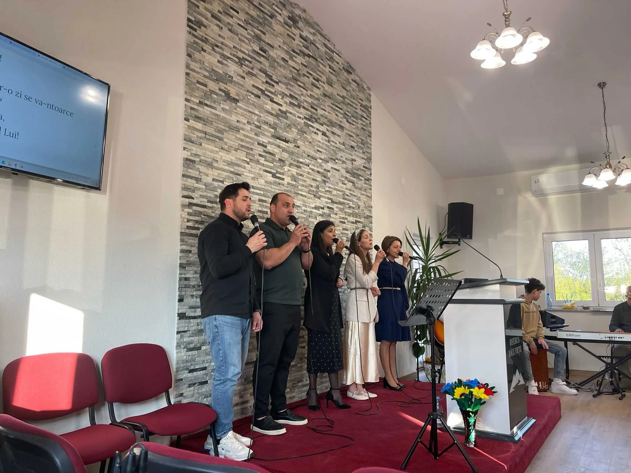 comana interior worship team.jpg