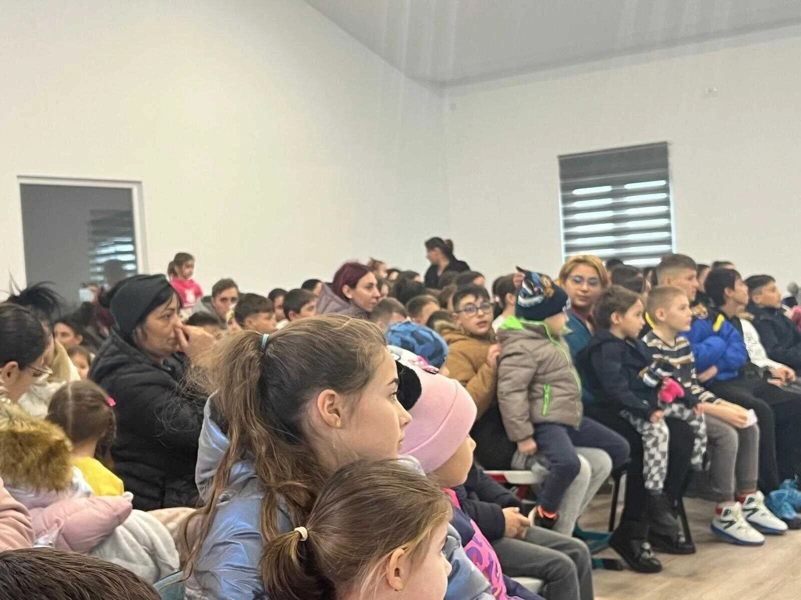 negru voda copii zoomed .jpg