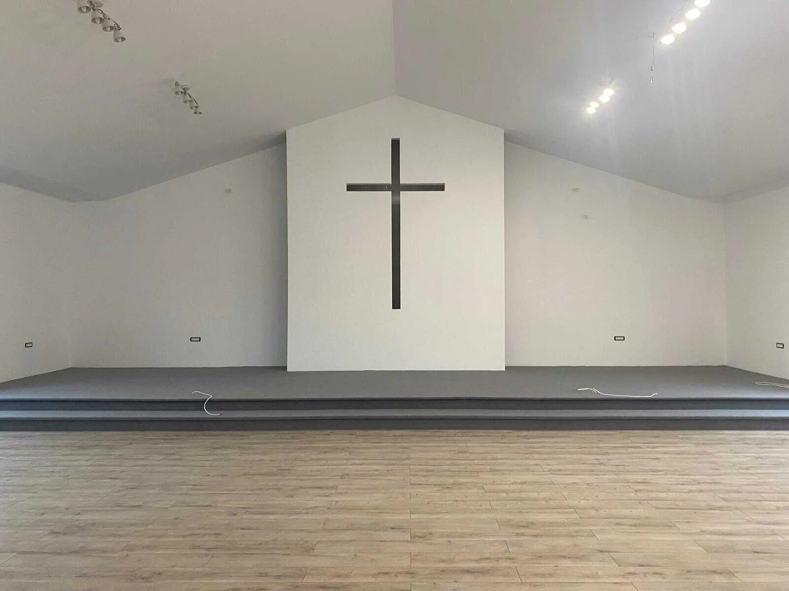 negru voda sala mare gata.jpg