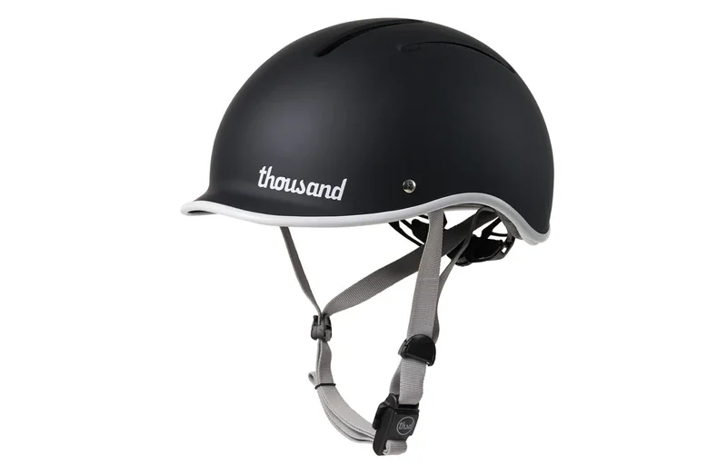 thousand-jr-helmet-carbon-black-5_800x.webp