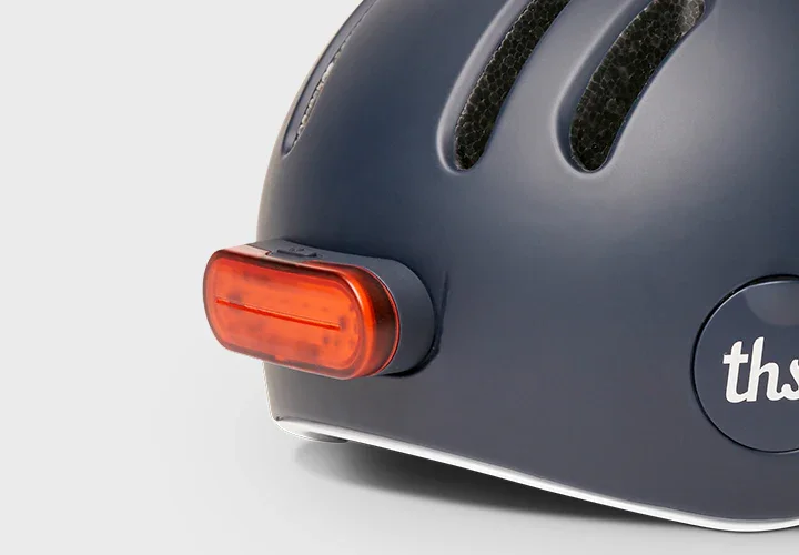 chapter-features-helmet-light-club-navy.webp