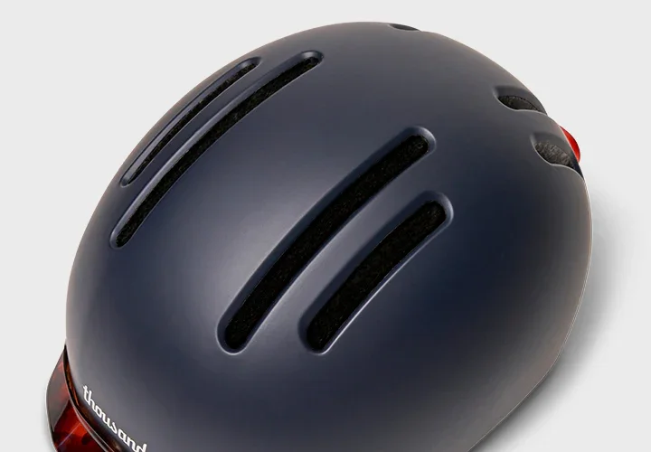 chapter-features-helmet-vents-club-navy.webp