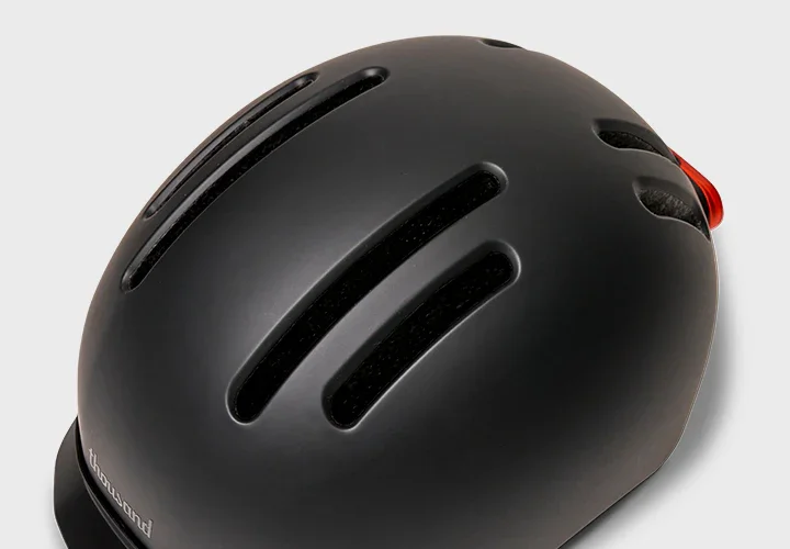 chapter-features-helmet-vents-racer-black.webp