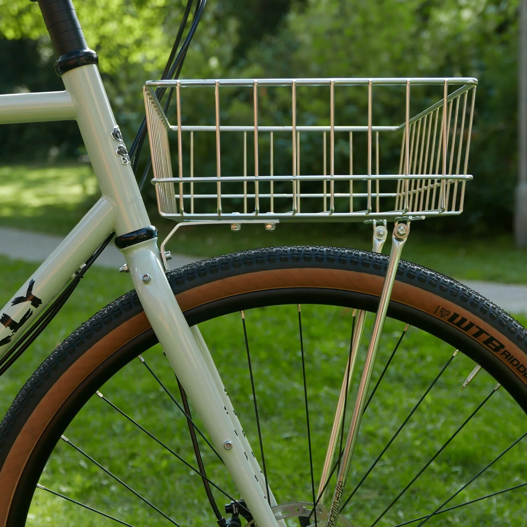 Manivelle-Basket-scaled-e1761383825290 (1).jpg