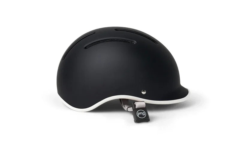 thousand-jr-helmet-carbon-black-1_800x.webp