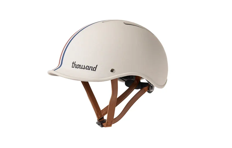 7Thsd_H2_Floating_SpeedwayCreme-2301_2391c316-52f5-4bec-bb3c-0c5308a94a34_800x.webp
