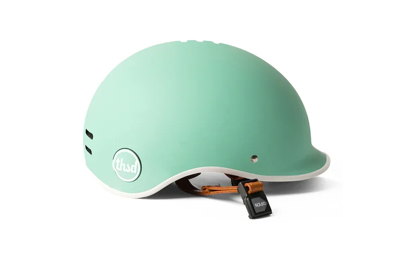 green_bike_helmet_001_800x.webp