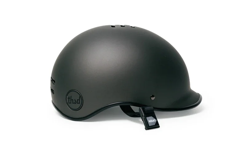 black_bike_helmet_1_001_800x.webp