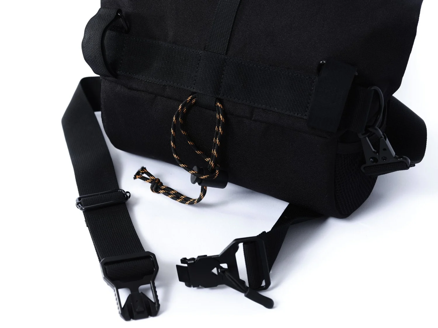Pelago-barbag-rear-strap02.jpg