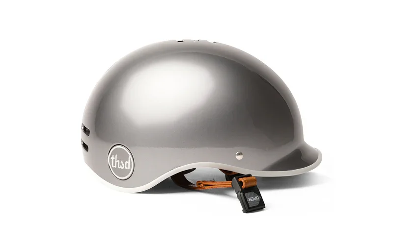 silver_bike_helmet_001_800x.webp