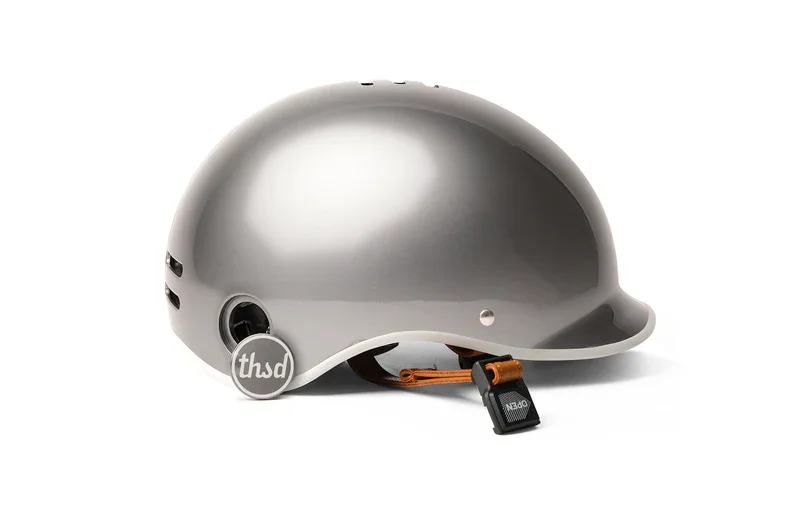 silver_bike_helmet_002_800x.webp