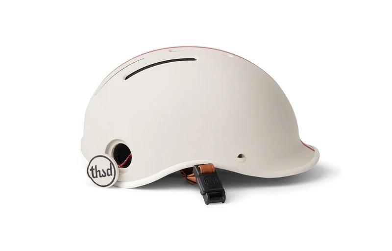 3Thsd_H2_Profile_SpeedwayCreme_POP_c63dbc25-492f-4657-bb59-82321f95a16a_800x.webp