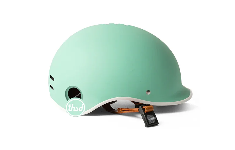 green_bike_helmet_002_800x.webp