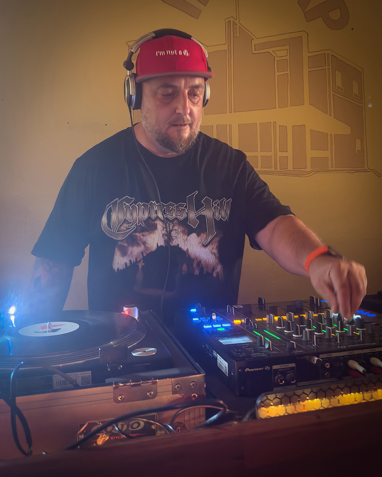 Photo of Vadim Shuttle playing a DJ set at Amsterdam Vinyl Club. Amsterdam Vinyl Club organises community events for music lovers, record collectors and DJs