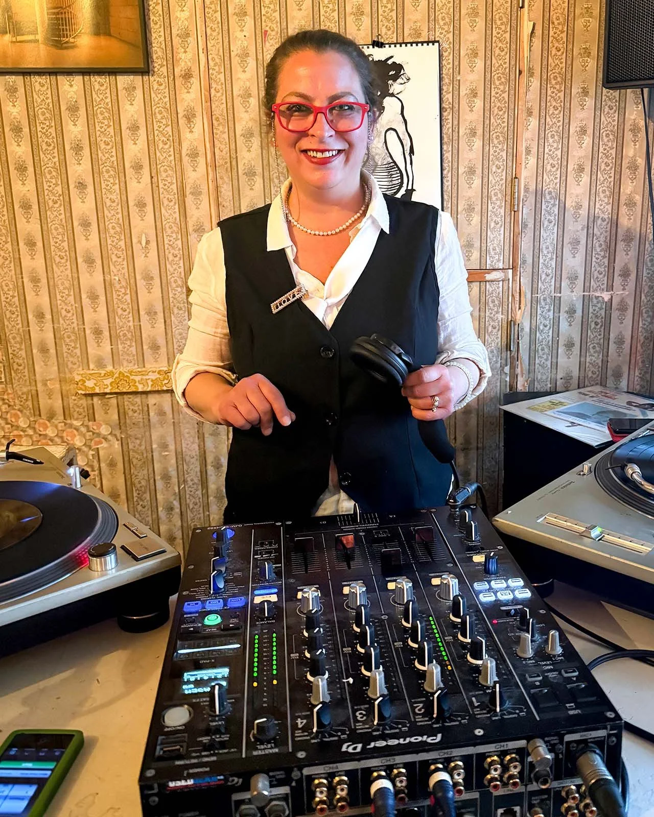 Ceyda playing a guest DJ set at Amsterdam Vinyl Club, a music community event in the city.