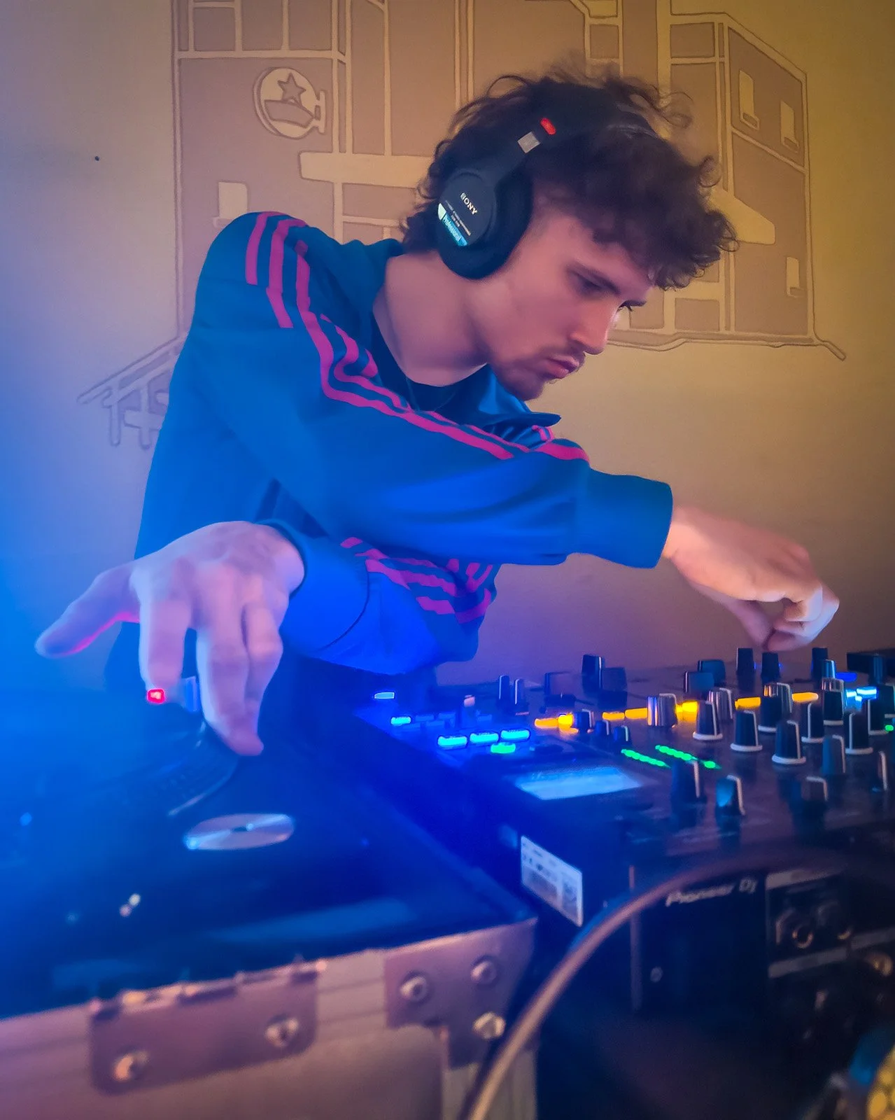 Photo of Elixiroid playing a DJ set at Amsterdam Vinyl Club. Amsterdam Vinyl Club organises community events for music lovers, record collectors and DJs
