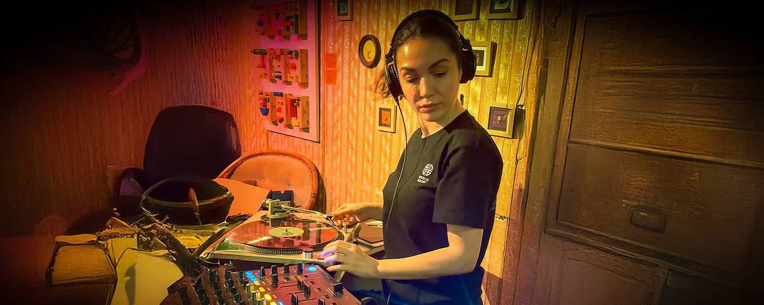 Sophia Sigma playing a live DJ set at Amsterdam Vinyl Club, a community event in Amsterdam