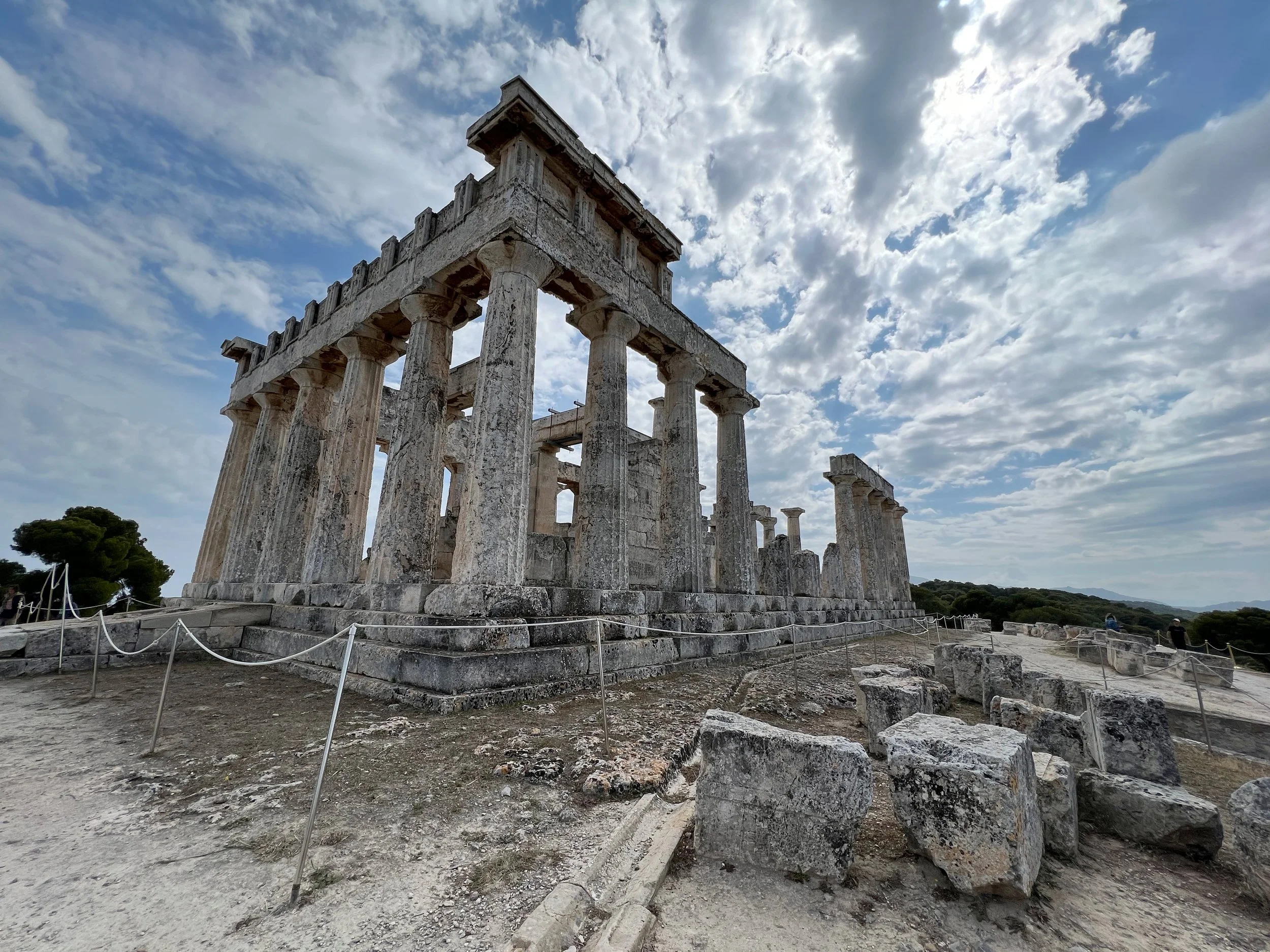 01 · Stone Beneath a Moving Sky
A diagonal line of columns rises into a sky streaked with clouds.
2023 · Greece
iPhone 13 Pro Max · 1.6 mm · f/1.8 · 1/3125 s · ISO 32