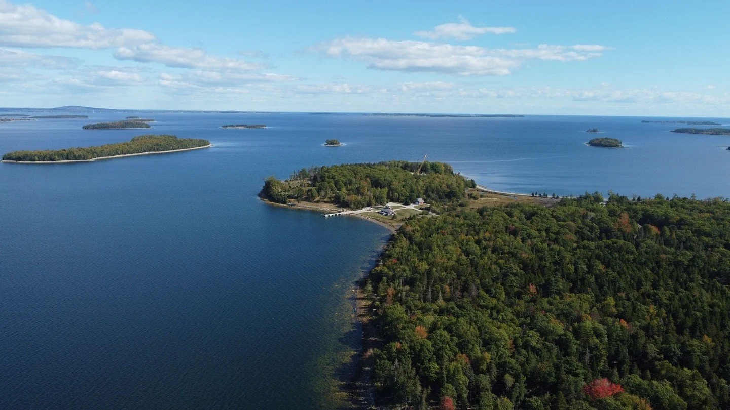 Only three weekends remain before Oak Island takes its winter break. The colours are starting to turn, and there’s something special about being here this time of year.
Our scarecrows will come down after this weekend, marking the end of anoth