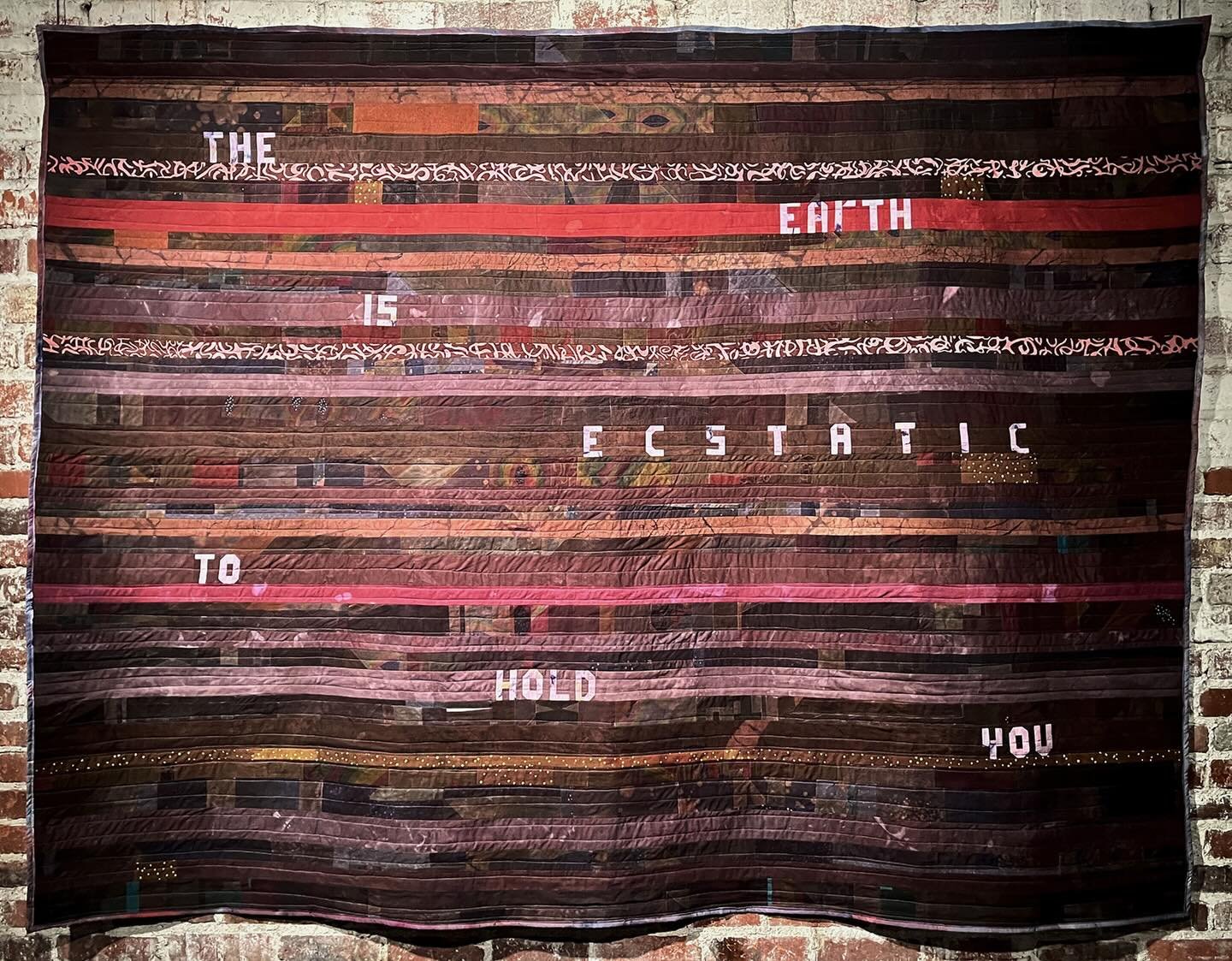 Love Spell (Gravitational Pull) 

✨🌎💛🌍💛🌏✨ 

Photo credit: @crickmancreative 

#artspell #lovespell #artwitch #quilt #fiberartist